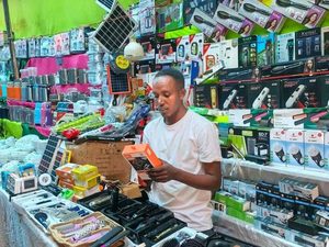 በእብናት ከተማ የንግድ ኢግዚቪሽንና ባዛር ተከፈተ።